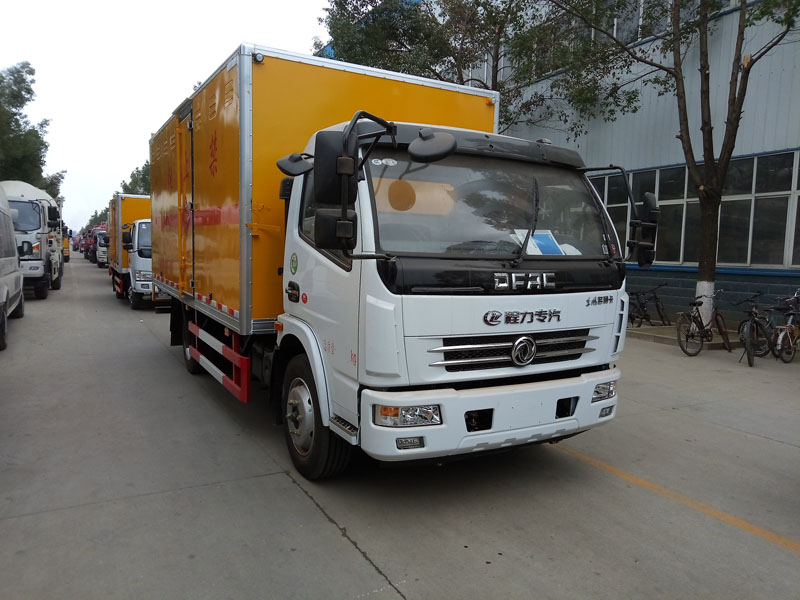 多利卡5.1米(6.7噸)毒性感染性廂式車(chē)