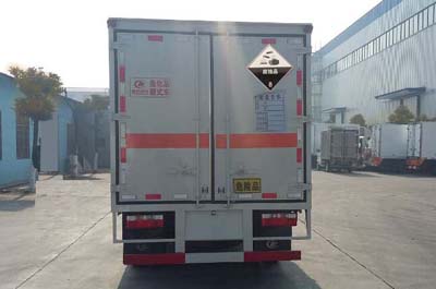 多利卡4.1米(藍(lán)牌)腐蝕品廂式車(chē)