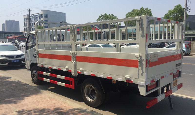 東風(fēng)多利卡4.1米(藍(lán)牌)氣瓶車