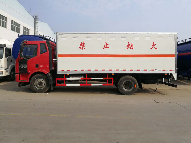 解放6.2米(10.4噸)雜項(xiàng)危險(xiǎn)品廂式車(chē)