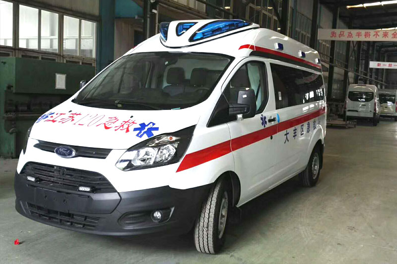 新全順中軸柴油救護(hù)車(chē)