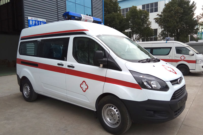 新全順中軸柴油救護(hù)車(chē)