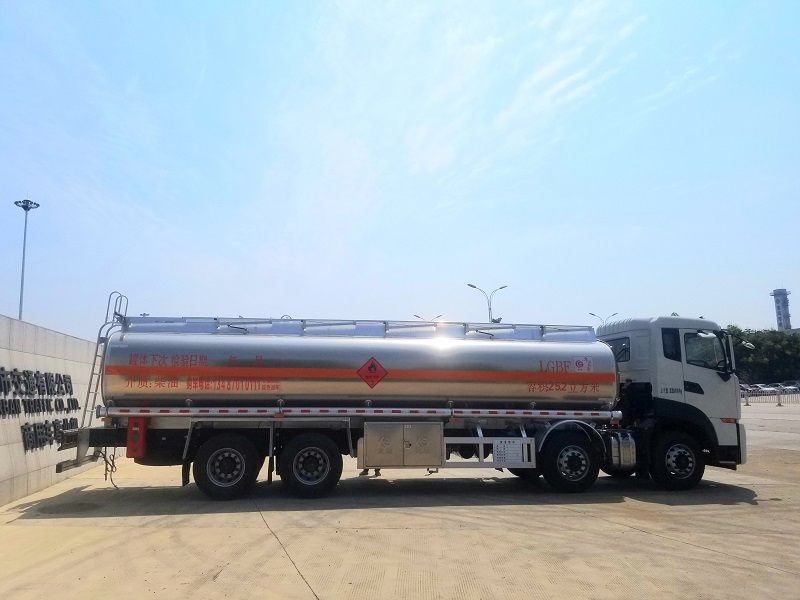 國六東風天龍前四后八油罐車